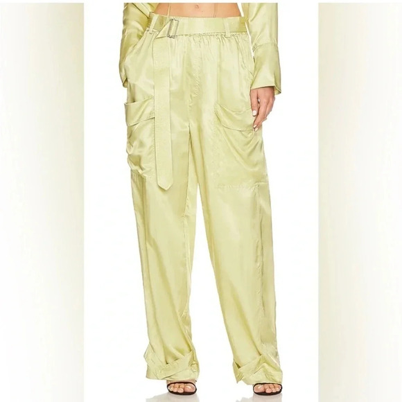 Revolve L’ACADEMIE Taylor satin cargo pants in olive green - Picture 3 of 11